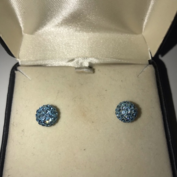 earrings - Picture 2 of 3